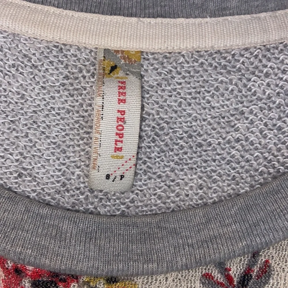 Free People Gray Floral Lace Oversized Sweatshirt Small - Picture 9 of 14